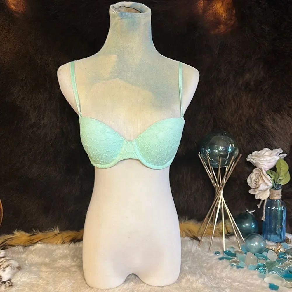 Victoria’s Secret push up bra 34B (5025D)